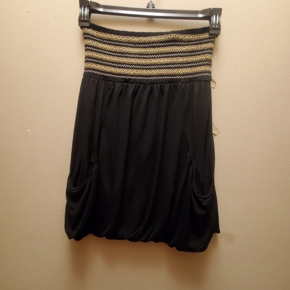 🍉junior's forever 21 smacked strapless top with 2 pockets